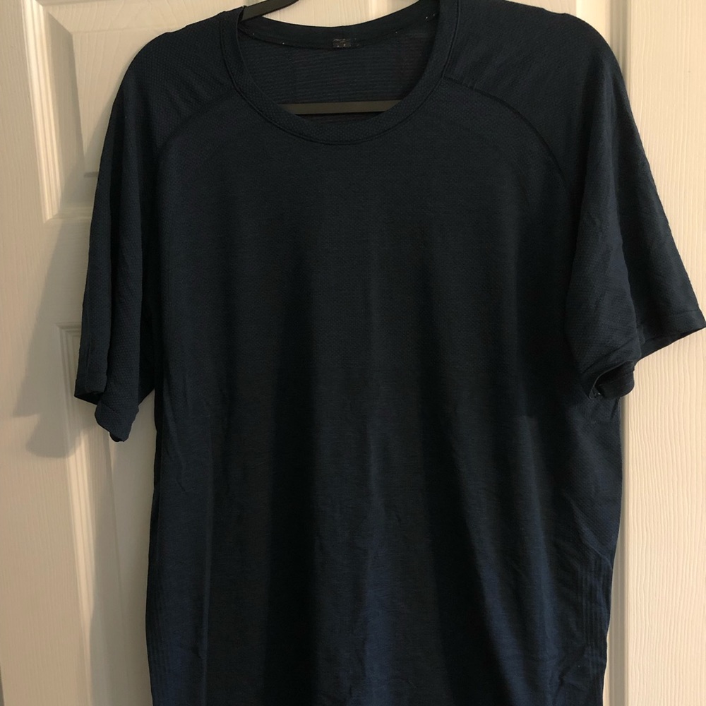 Men’s lululemon navy shirt